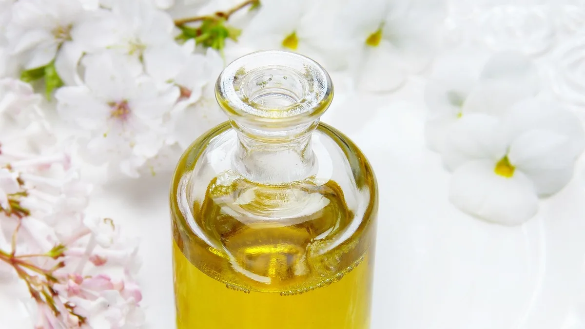 glass, bottle, oil, wellness, flowers, massage, aromatherapy, beautiful flowers, health, spa, flower background, relaxation, care, perfume, flower wallpaper, relax, fragrance, nature, cosmetics